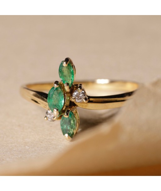 Bague navette émeraudes et diamants le concept de la Pate a emporter 