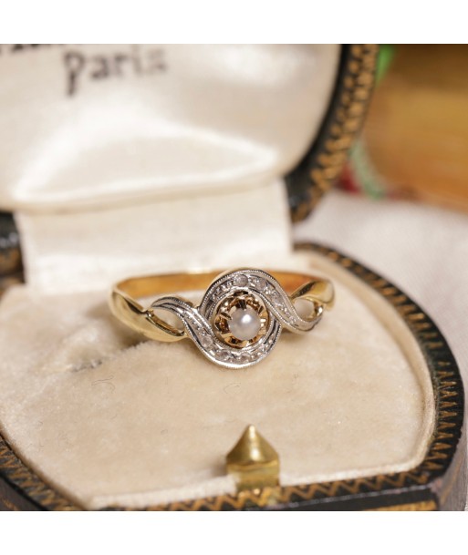 Bague tourbillon deux ors perle et diamants rembourrage situé sous