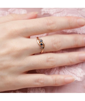 Bague mouvementée saphirs et diamants taille rose en linge