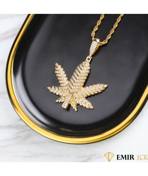 COLLIER PENDENTIF FEUILLE DE CANNABIS V1 offre 