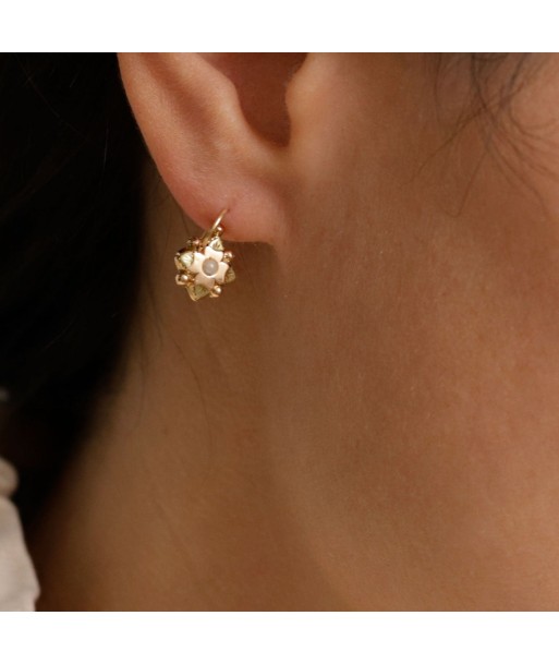 Boucles d'oreilles dormeuses anciennes petite fleur Amélioration de cerveau avec