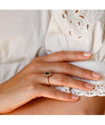 Bague marguerite saphir diamants serti épais chez Cornerstreet bien 