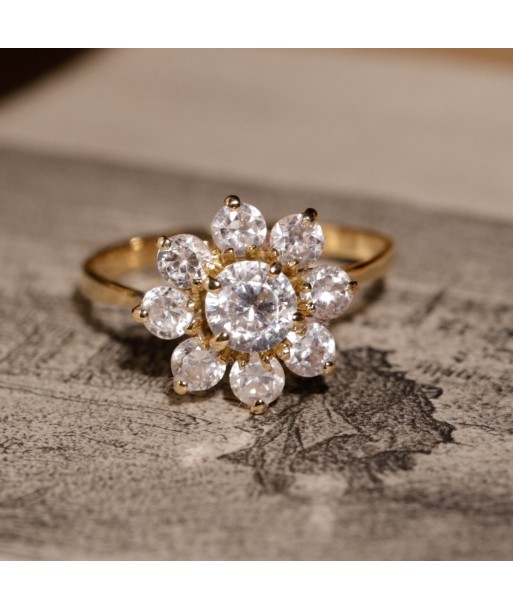 Bague fleur lumineuse zircones de l' environnement