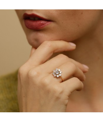 Bague fleur lumineuse zircones de l' environnement