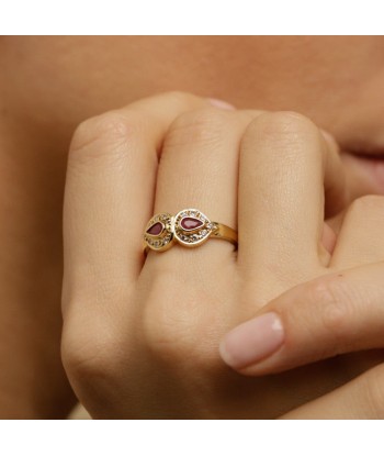 Bague infini rubis et oxydes de zirconium de l' environnement