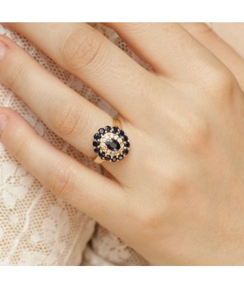 Bague marguerite diamants et saphirs hantent personnes