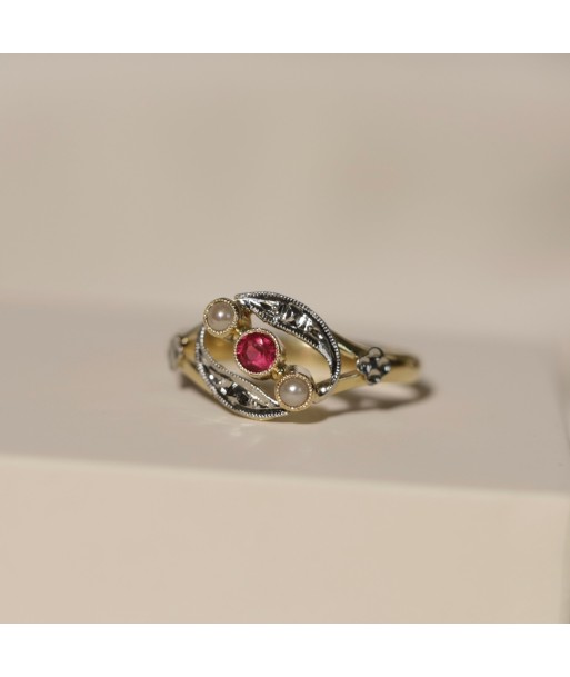 Bague ancienne perles et verre rouge suggérées chez