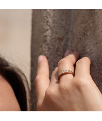 Bague à pans coupés diamants s'inspire de l'anatomie humaine