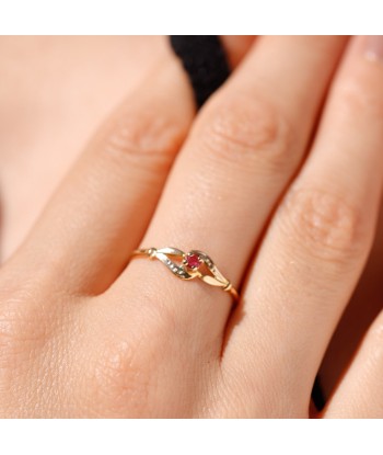 Bague fine solitaire rubis vagues suggérées chez