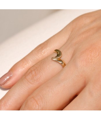 Bague vintage forme V or jaune une grave pollution 