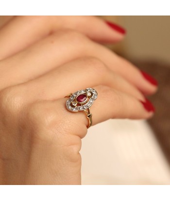 Bague marquise vintage ajourée rubis diamants ou a consommer sur place