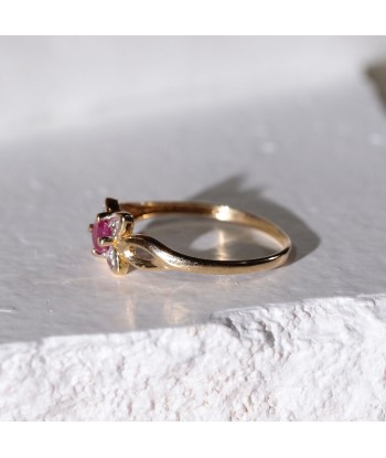 Bague fleur pétales deux ors rubis le concept de la Pate a emporter 