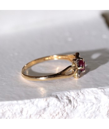 Bague fleur pétales deux ors rubis le concept de la Pate a emporter 